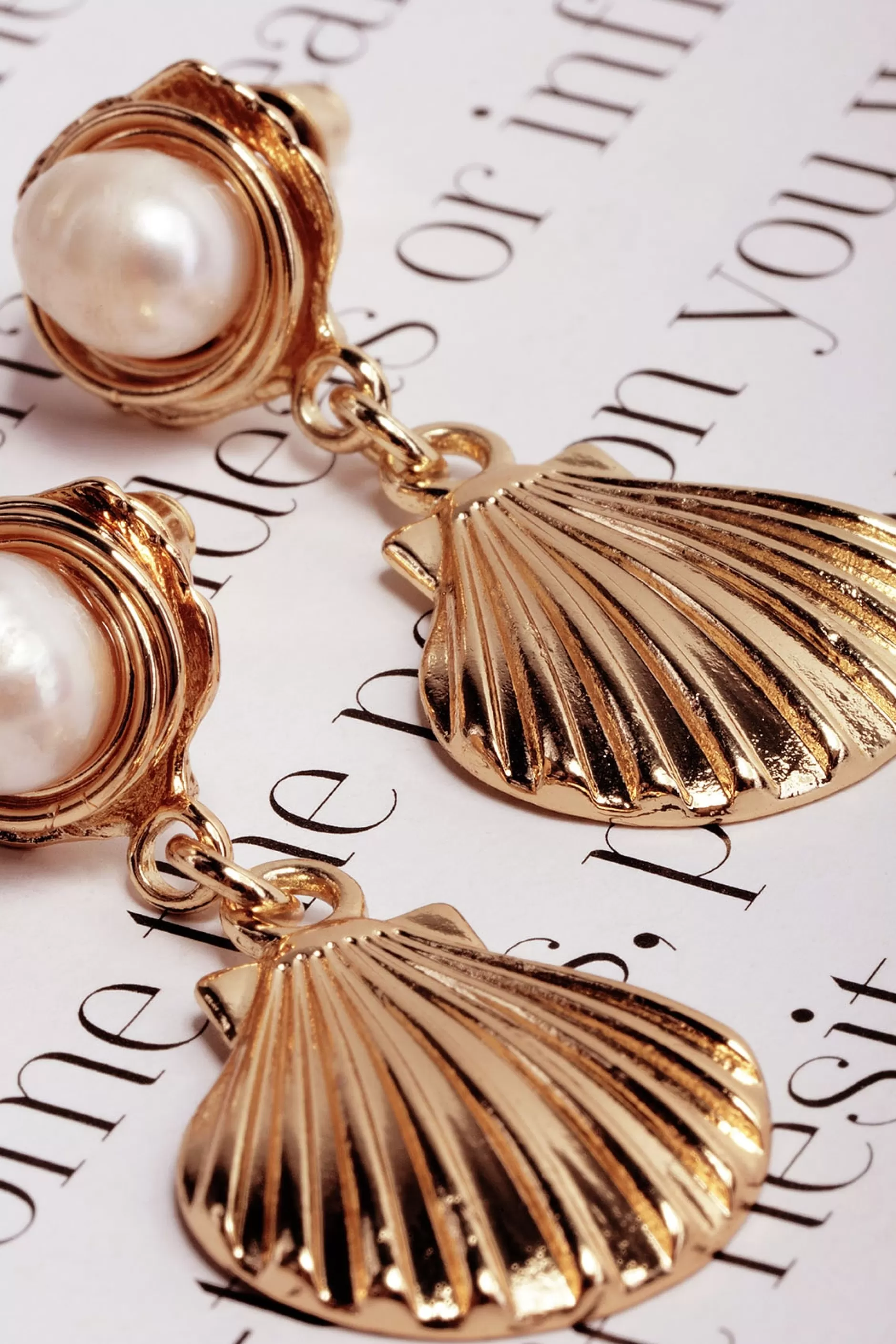 By The Wave Shell Earrings | Chiquelle Discount